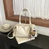 Bolso de mano para mujer de estilo coreano, adornado con remaches, de alta gama y ligero, con gran capacidad, diseño retro y un look casual y moderno, perfecto para el otoño y se puede llevar como bolso de hombro o bolso cruzado.