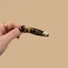 Presilha de acetato estilo coreano retrô com estampa de leopardo, formato bico de pato, com toque de alta qualidade, elegante e etiqueta dourada, adequada para franjas laterais e cabelo da testa.