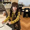 Conjunto de Primavera y Otoño para Niñas 2026 Nuevo Casual Estilo Coreano para Niñas Mayores, Suéter Rayado Combinado con Falda Plisada, Moderno