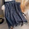 Cachecol Espesso Quente Outono e Inverno Xale Floral Dourado Estilo Europeu Clássico Xale com Franjas Estampado a Quente Lenço de Pescoço Feminino Venda por Atacado