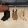 Botas Femininas de Cano Curto Suede Dobradas para Outono 2025, Bico Fino Pequeno, Estilo Desleixado, com Corte Interno Baixo, Versáteis, Chelsea Martin