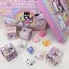Caja Sorpresa Mini Familia Sanrio Figuras Pintadas a Mano Adornos Lindos Dibujo Animado Juguete de Moda Regalo para Estudiantes Pequeño Adorno de Escritorio