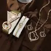 Moda Venta Caliente Escala Romana Esfera Redonda Correa de Acero Reloj de Cuarzo Collar de Negocios Aretes Anillo Pulsera Traje