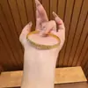 Tienda de Oro Mismo Estilo Oro Arena Deslumbrante Pulsera de Oro Triturado de Tres Caras Anillo de Hielo Triturado Liso Pulsera Regalo Clásico de Moda para Novia
