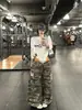 Pantalones de chándal estilo retro americano con bloques de color, cintura doble adelgazante, bordados de camuflaje, dobladillo curvo, para hombres y mujeres, diseño moderno de primavera y otoño, pantalones de pierna ancha