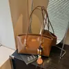 Bolsa Retro de Grande Capacidade Feminina 2026 Nova Outono Versátil de Ombro Único de Axila Bolsa Popular do Ano Hit para o Trabalho