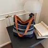 Bolso cruzado casual de gran capacidad para mujer, nuevo modelo 2026, bolso de hombro tipo cubo versátil para estudiantes universitarios y para ir al trabajo