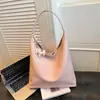 Bolso de mano casual de gran capacidad para mujer, tendencia transfronteriza, bolso de hombro con textura de PU, estilo relajado, moderno bolso tote para debajo del brazo