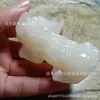 Venda Direta da Fábrica Jade Branco Natural de Xinjiang Pega Pequena Jade Suor Besta Kirin Ornamentos Tridimensionais Atacado