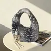 Otoño 2026 Bolso Nuevo de Felpa Alto Valor Estético Personalidad Textura Bolso de Mano Sensación Relajada Versátil Bolso para Mujer