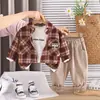 Conjuntos Infantis de Primavera e Outono, Novas Roupas de Primavera para Meninos, Roupas de Primavera para Bebês, Camisas Xadrez Estilosas, Conjunto de Três Peças