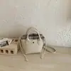 Bolso de Mano Pequeño Exquisito Súper Moderno para Mujer, Nuevo Modelo de Verano 2026, Bolso Cubo de Hombro Cruzado de Alta Gama para el Trabajo
