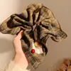 Novo scrunchie de alta qualidade para rabo de cavalo baixo 2026 para mulheres, apresentando um estilo inspirado em Melard, um acessório de cabelo retrô para outono e inverno