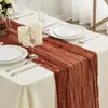 Novos produtos transfronteiriços Caminho de mesa enrugado Gaze Toalha de mesa translúcida Toalha de mesa para festa de feriado Toalha de mesa de casamento Twist Caminho de mesa enrugado