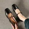 Sapatos Mary Jane de Novo Estilo com Salto Quadrado Baixo, Sapatos de Salto Médio para Trabalho Feminino, Sapatos de Bico Fino com Tira e Rebite, Tamanhos 32-43
