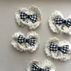 Plumas Colgantes de Encaje a Cuadros Coreanos Pinza para el Cabello con Lazo Lindo Funda para Teléfono Móvil Zapatos y Calcetines para Equipaje Accesorios para Ropa Venta al por Mayor