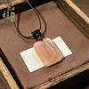 Colgante de Cerradura de Nube Flor de Durazno de Seda Dorada y Jade Popular de Xiaohongshu, Hebilla de Paz Flor de Durazno y Colgante de Jade