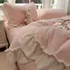 Manor Francês Outono/Inverno Conjunto de Quatro Peças em Veludo Leite Esculpido Veludo Dupla Face Veludo Coral Capa de Edredom com Renda Classe A Categoria Mãe e Bebê