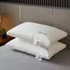 Núcleo de almohada tipo A para uso doméstico, diseñado para proteger la columna cervical y promover el sueño, adecuado para dormitorios de estudiantes, camas individuales y hoteles; se vende en par, para adultos