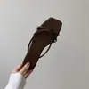Novas Sandálias Prateadas e Chinelos Pretos Primavera/Verão para Uso Externo, Sapatos Femininos de Nicho Fairy Retro Francês