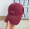 Nueva gorra de béisbol estilo coreano de otoño para hombres y mujeres, moderna con diseño de letras en la parte superior suave, casual y versátil, adecuada para cabezas grandes, hace que la cara se vea más pequeña, sombrero para proteger del sol