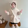 Casaco de Outono e Inverno para Meninas 2026 Novo Estiloso Infantil de Pelúcia Quente com Capuz Top Roupa de Bebê Menina Lã de Cordeiro