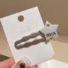 Horquilla para el cabello con letra gris plateado de sentido avanzado, popular en Internet, estrella de cinco puntas, pico de pato, clip lateral, moda, clip para flequillo, horquilla pequeña, horquilla para cabello suelto