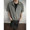Camisa de Rayas Verticales con Cuello en V Falsa de Dos Piezas para Hombre, Camisa de Verano con Manga de Dobladillo Elástico, Top de Tendencia de Estilo Coreano de Gama Alta para Hombre