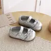 Vestido de renda com flor e estampa de bolinhas sapatos de princesa de bico fino doces e fofos para bebê coleção outono 2026 sapatos pequenos de couro