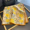 2025 Verano Más Vendido Delgado Versátil Protección Solar Bufanda Cuadrada Pequeña Elegante para Mujer Estampado de Seda Reductora de Edad Chal Pequeño Venta al por Mayor