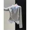 Camisa branca de manga longa com gola polo listrada, estilo falso duas peças, para mulheres, novo estilo para o início do outono, top elegante, afina a silhueta, versátil A13448