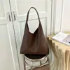 Bolso de mano tejido de lujo ligero de alta gama, nicho, para mujer, nuevo estilo 2026, moderno, popular de verano, para ir al trabajo, bolso de hombro único, tote