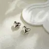 Pendientes geométricos irregulares retro europeos y americanos, pendientes exagerados irregulares en forma de corazón en espiral, pendientes de botón versátiles de moda en stock