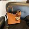Bolso de Tejido Transfronterizo Retro Mate de Gran Capacidad para Mujer Modelo Nuevo 2026 Versátil para Viajes Diarios Bolso Bandolera Underarm Tipo Cubo