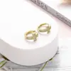 Brincos Europeus e Americanos de Moda Transfronteiriços em Forma de Cruz, Brincos Hip-Hop Cheios de Diamantes para Homens e Mulheres, Presilhas de Orelha Versáteis de Nicho de Alta Qualidade