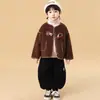Casaco Curto de Lã Infantil Outono Estilo Coreano Jaqueta Integrada de Couro e Pelo Estilosa Moda Masculina Versátil Peça de Cima Outono/Inverno Outono