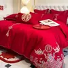 Juego de ropa de cama de lujo de cuatro piezas estilo chino, con un vibrante color rojo, perfecto para una habitación de bodas, como regalo de novia y para preparar la cama nupcial