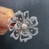 Acessórios DIY Broche Elegante Esculpido Cobre Dourado Banhado em Ouro Zircônia Microincrustada Alfinete Elegante de Alta Qualidade Corsage de Pérola Alfinete Vazio