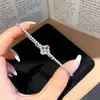 Pulseira Pingente Flor de Zircônia Transfronteiriça Europeia e Americana Nicho Exquisita Pulseira Empilhável de Contas Leve Luxo Toque de Alta Qualidade Joia de Mão para Mulheres