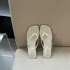 Pantuflas de Estilo Francés con Clip en el Dedo del Pie y Tacón Medio para Mujer Verano Uso Exterior 2026 Nuevas Chanclas Cuadradas con Punta Abierta Sandalias de Nicho