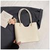 Bolsa Tote de Grande Capacidade Estilo Coreano Feminina Lançamento Moda Versátil Bolsa de Mão Bolsa de Ombro Única Simples de Nicho para Mulheres 2025 Primavera