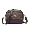 Nova Bolsa Feminina com Textura de Alta Qualidade Bolsa Transversal Retro Feminina para Meia-idade Bolsa para Celular Leve e Fashion para Mãe