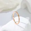 Novo Estilo Simples e Versátil para Meninas, Anel de Cauda em Aço Inoxidável Dourado Rosa com Cravação de Diamantes em Formato de Bambu, Par de Anéis, Anéis Dourados Coloridos para Mulheres Atacado