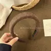 Diadema retro de alta calidad con dientes para otoño e invierno para mujer, diseñada para realzar la apariencia de la coronilla, nuevo estilo 2026, antideslizante, accesorio para el cabello versátil