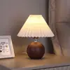 Luminária de mesa pequena estilo coreano girly ins, design plissado retrô vintage, adequada para luminária de mesa de ambiente de cabeceira de quarto de pousada