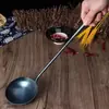 Wok Doméstico Revestido Cabo Longo Estilo Antigo Panela de Ferro Zhangqiu Refogar Cozido Panela de Ferro Zhangqiu Colher Pequena de Ferro Produção de Panela Forjada à Mão