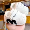 Zapatos para bebé con suelas blandas, antideslizantes, nuevos modelos de primavera y otoño, zapatos para bebé principiante para 1-2 años, zapatos para niño pequeño, zapatos de una sola suela anti-caída