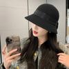 Otoño e Invierno nuevo estilo que hace que la cara se vea pequeña sombrero de lana tipo cubeta para mujer estilo retro Hepburn sombrero de copa con lazo elegante sombrero de pescador de lana