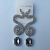 2022 Nuevos aretes personalizados europeos y americanos con forma de serpiente, con diamantes de gota, diamantes flash, aretes de moda, aretes largos grandes de lujo