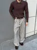 Pantalones de pierna ancha acampanados con botones y pliegues de composite de pata de gallo para hombre, estilo old money, corte limpio, pantalones casuales versátiles para ir al trabajo